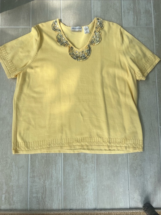 Alfred Dunner Sweaters - Alfred Dunner Pale Yellow Beaded Scoop Neck Short Sleeve Sweater